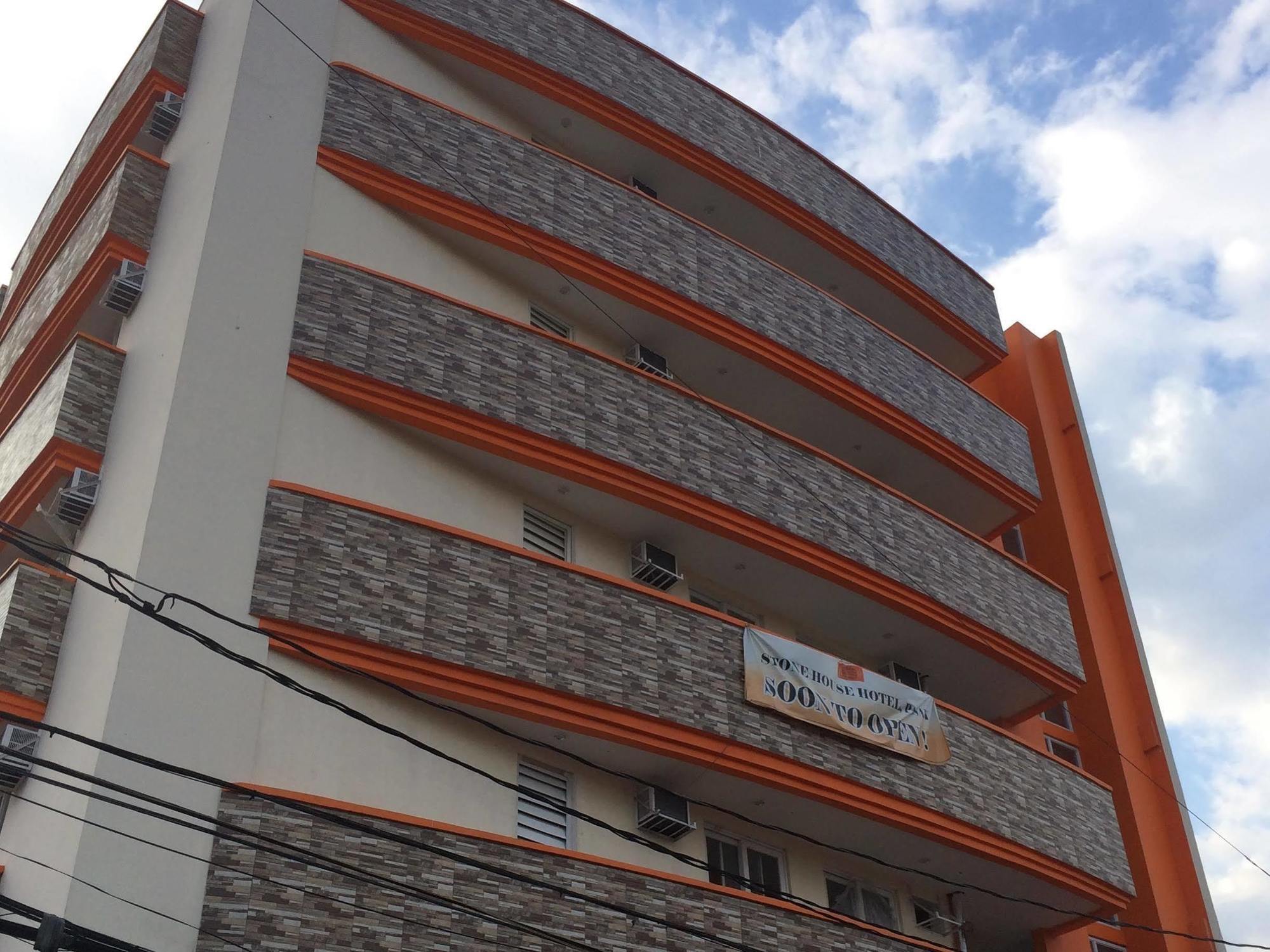 Stone House Pasay 2*
