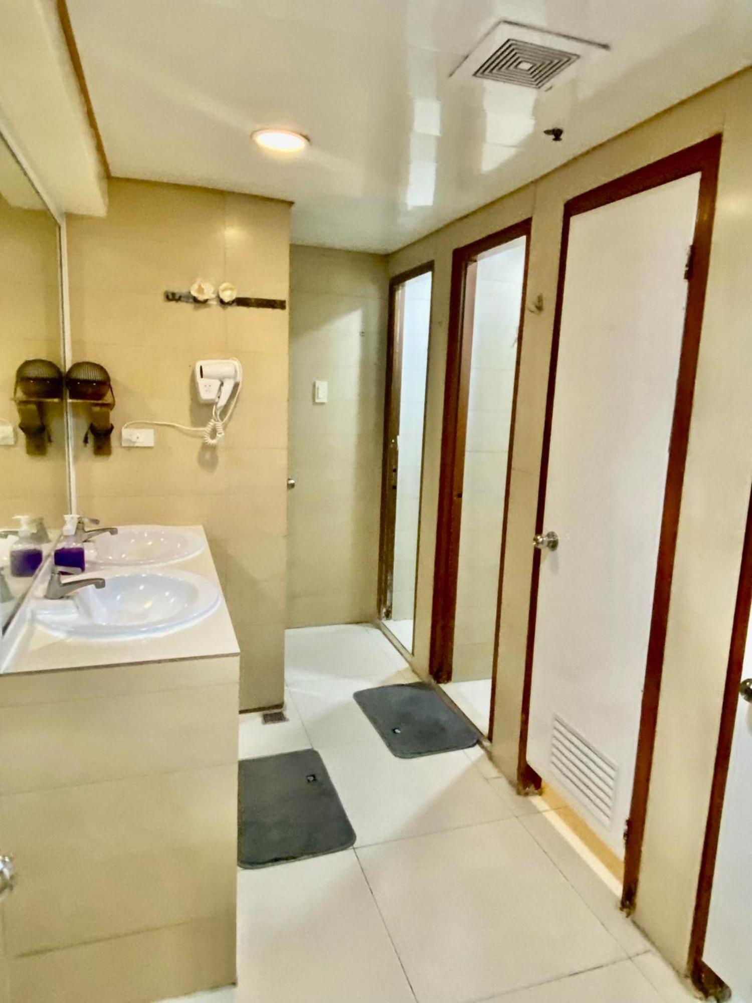 Stone House Pasay Hotel 2*