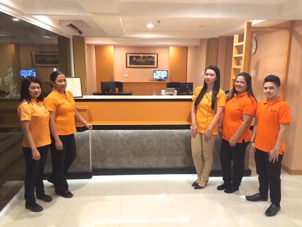 Stone House Pasay 2*